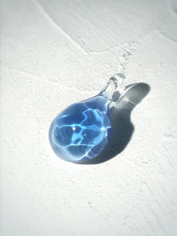Creema限定！Sea glass pendant S＊ライトブルー 2枚目の画像