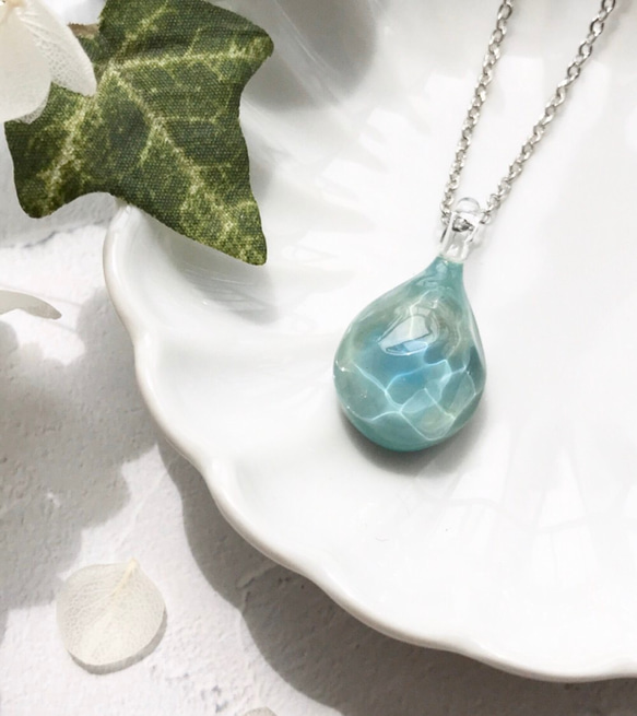 Creema限定！Sea glass pendant　S＊エメラルドグリーン 1枚目の画像