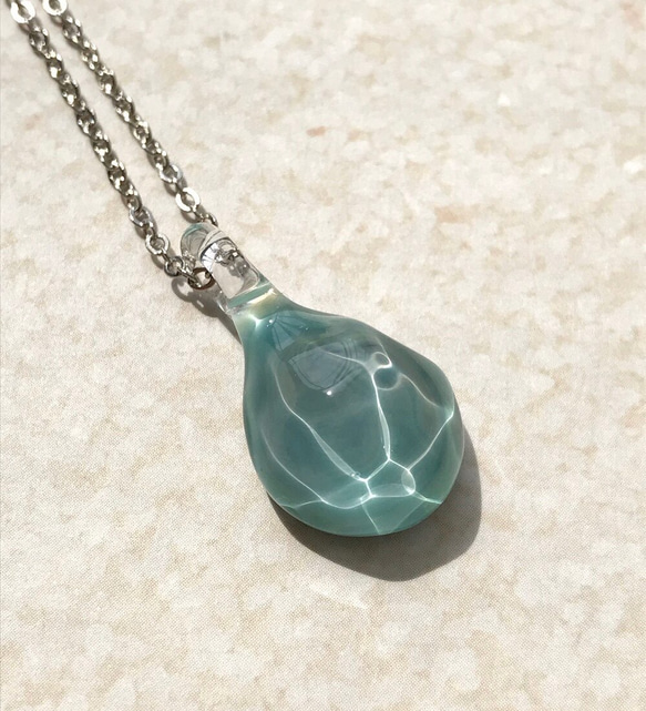 Creema限定！Sea glass pendant　S＊エメラルドグリーン 3枚目の画像