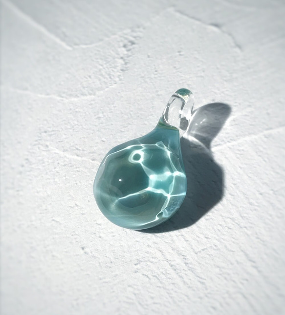 Creema限定！Sea glass pendant　S＊エメラルドグリーン 2枚目の画像