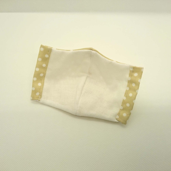 女性用小さめ　立体マスク　ドット柄　ベージュ　水玉 3枚目の画像