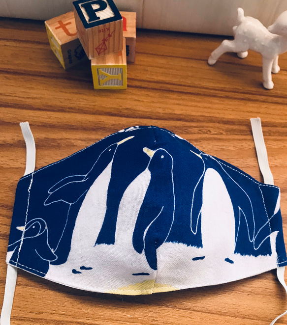 いざ夏へ☀️ ペンギン大行進　さらさらマスク 2枚目の画像