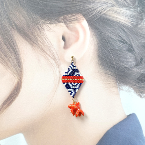 08 ハンドメイドピアス　手染めビーズ　アリス様追加 ビーズステッチピアス 金魚 ピアス（その他） DahLiA 通販