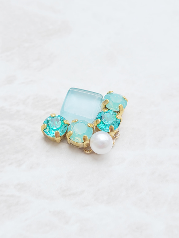 Resale x 2 [金屬零件的選擇] Blue tile Swarovski 珍珠面具夾 Earrings Earrings 第2張的照片