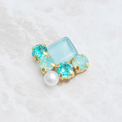 Resale x 2 [金屬零件的選擇] Blue tile Swarovski 珍珠面具夾 Earrings Earrings 第3張的照片