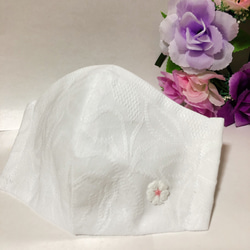 【再販×3】立体マスク 接触冷感 ホワイト ワンポイント花柄ピンクNo51 1枚目の画像