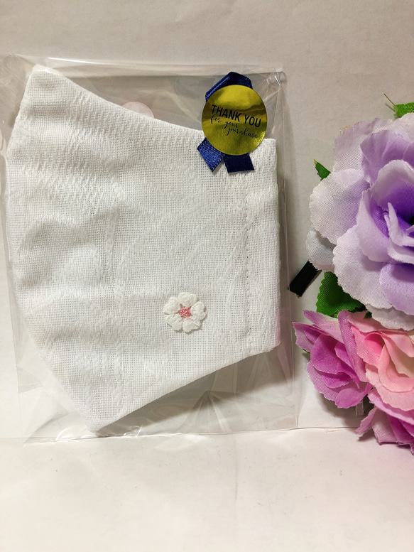 【再販×3】立体マスク 接触冷感 ホワイト ワンポイント花柄ピンクNo51 4枚目の画像