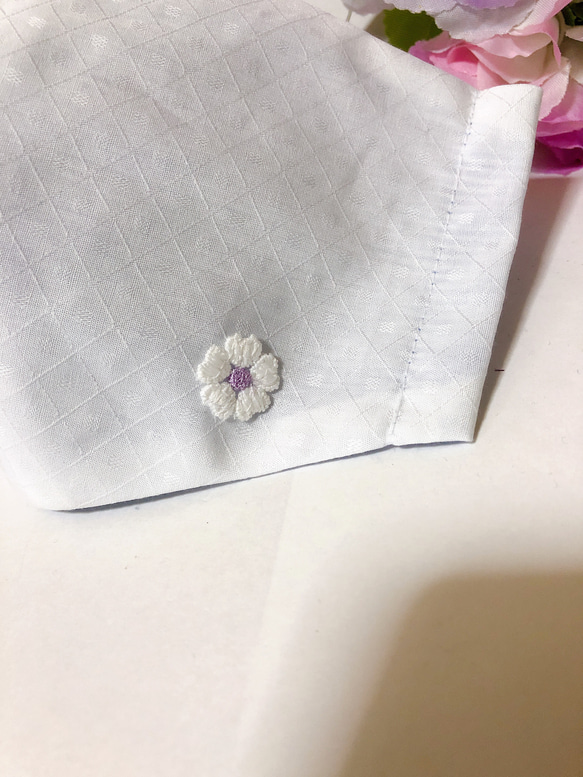 【再販×3】立体マスク 接触冷感 ホワイト 花柄ワンポイント 紫 No58 2枚目の画像