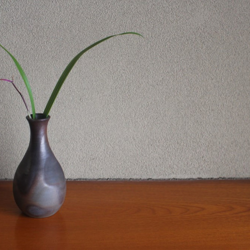 備前焼の一輪挿し（渋め） 一輪挿し・花瓶・花器 備前焼 器