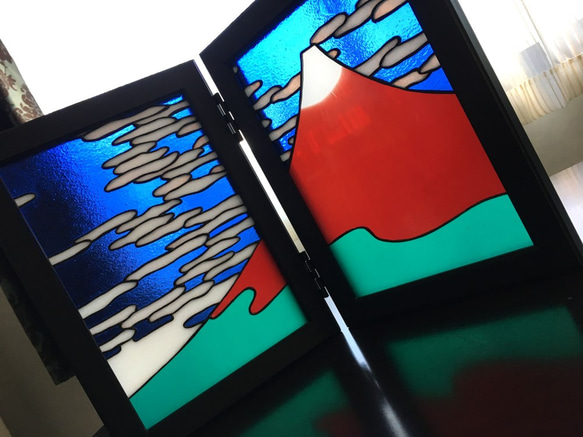 ステンドグラスのミニ衝立『赤富士』 2枚目の画像