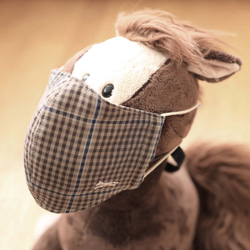 コットンWガーゼ ブラウンチェック馬ししゅう入り布製立体マスク 6枚目の画像