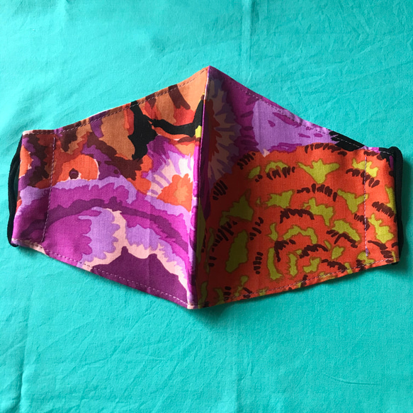 紫色　YONA 立体大きめマスク　紫ベース　木綿　 3枚目の画像