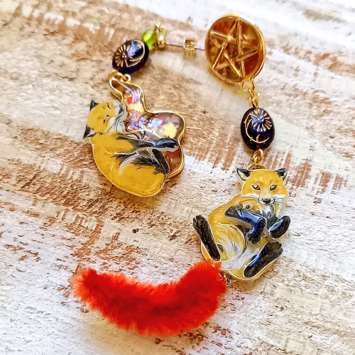 受注作品 ピアス しっぽｼﾘｰｽﾞ『狐・白狐』 イヤリング
