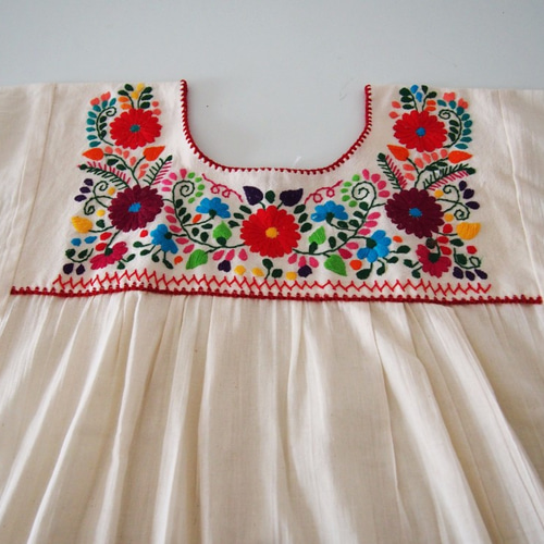 メキシコ刺繍ブラウス【プエブラ刺繍 ホワイトXマルチカラー①