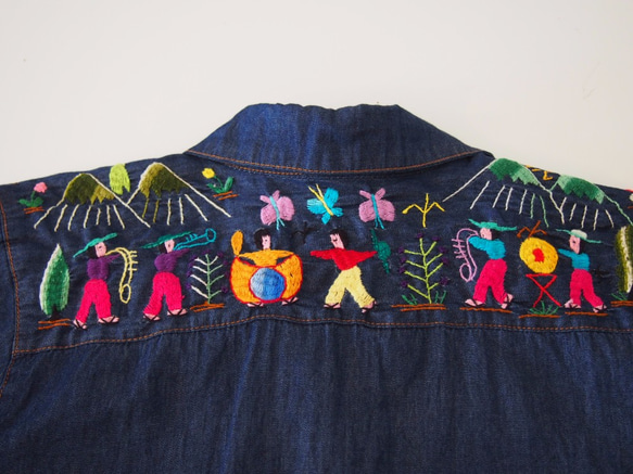 メキシコ刺繍デニムシャツ【ミチョアカン刺繍 村の踊り②M】 ブラウス