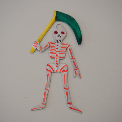 メキシコのブリキオーナメント（ガイコツ 斧） タペストリー・壁掛け