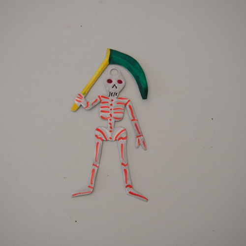 メキシコのブリキオーナメント（ガイコツ 斧） タペストリー・壁掛け