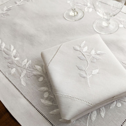 ランチョンマット&ナプキンセット　６枚セット　花の刺繍　カットワーク ランチョンマット&ナプキンセット 6枚セット 花の刺繍 カットワーク