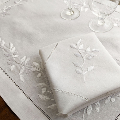 スワトウ刺繍　ランチョンマットとナプキンセット スワトウ刺繍 ランチョンマットとナプキンセット