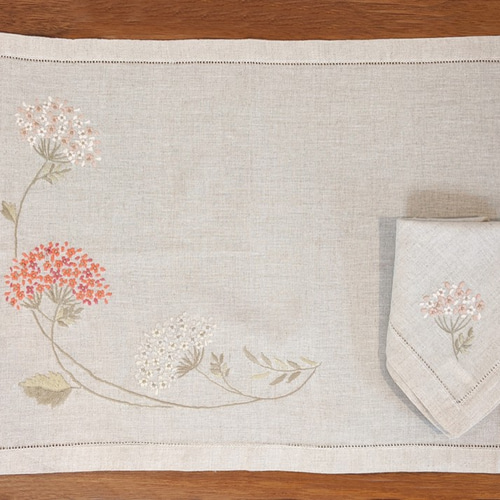 フラワー刺繍のランチョンマット＆ナフキン セット その他