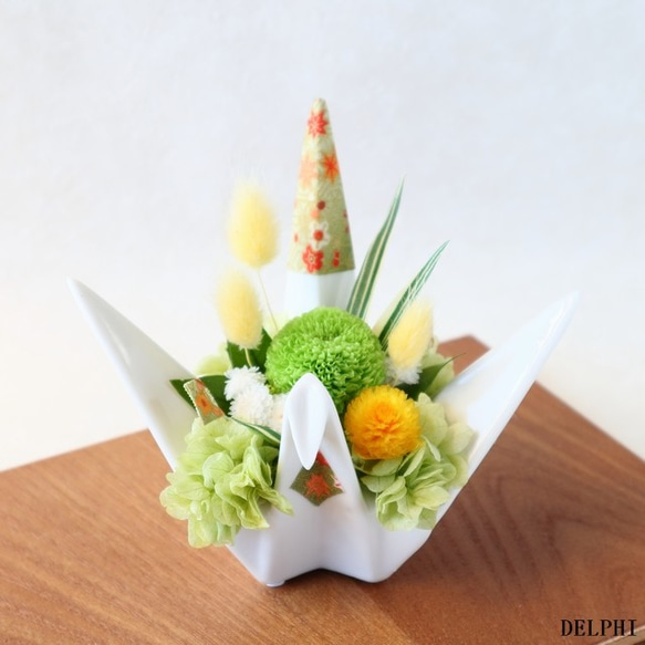 折り鶴のアレンジメント（ホワイトベース＆グリーン）【プリザーブドフラワー】和風アレンジメント　お祝い 2枚目の画像