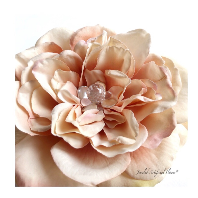【送料無料・一点もの】高級造花×天然石コサージュ（ミルクティーベージュピオニー）