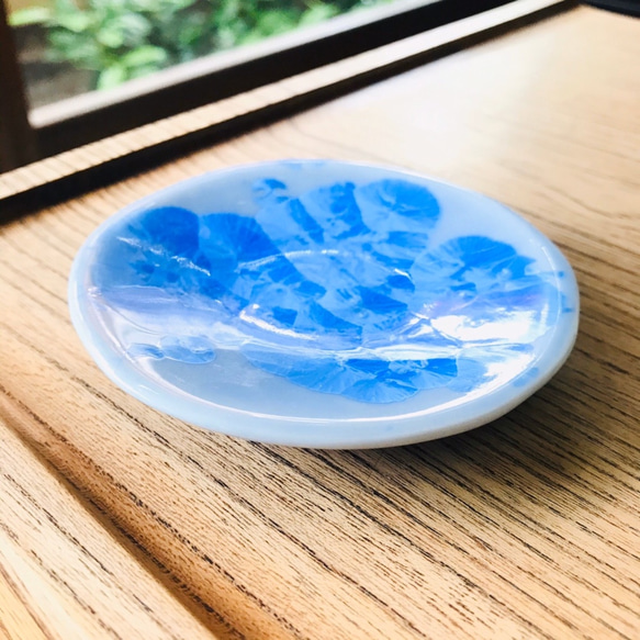 京焼・花結晶 丸豆皿(青) 2枚目の画像