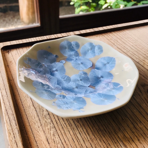 清水焼 花結晶 15cm手びねり皿(銀藤) 1枚目の画像
