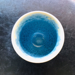 清水焼 花結晶 ふくりん湯呑み 小(縹) 3枚目の画像