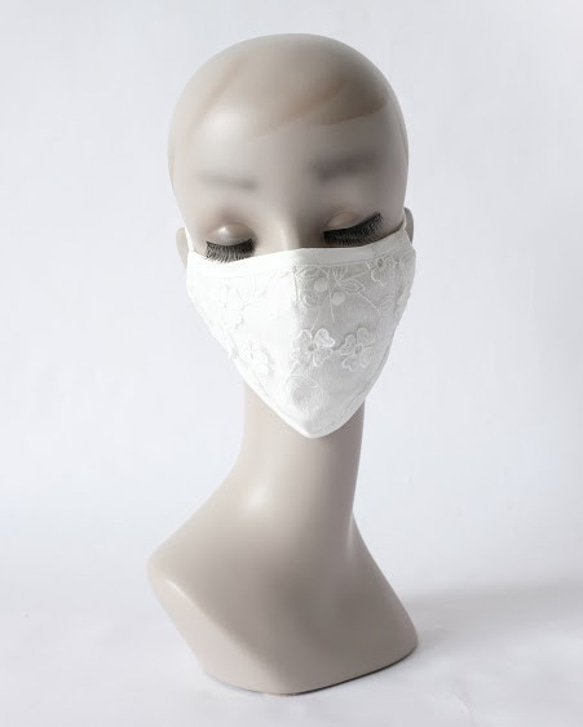 布マスク　飛び出す刺繍⁉大人可愛い３Dフラワーレース　白　ノーズワイヤー入り　アジャスター付　有料フィルターポケット 2枚目の画像