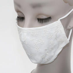 晴れやかな装いに　梅の花モチーフ刺繡入りレース　白　布マスク　有料フィルターポケット 2枚目の画像