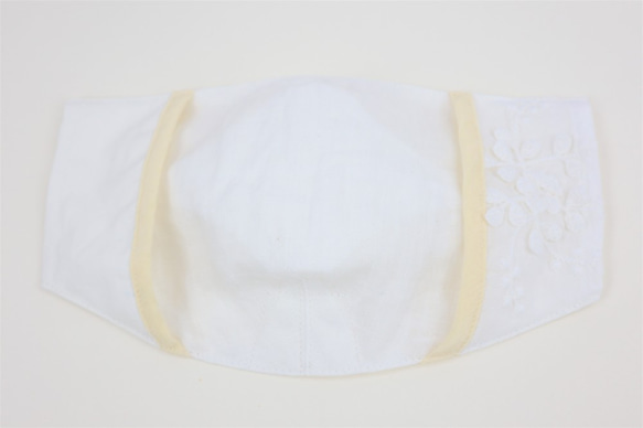 重ね付け用布マスク　綿レース3D刺繡付　白『Creema限定』マスクカバー　口元ワイヤー入り 2枚目の画像