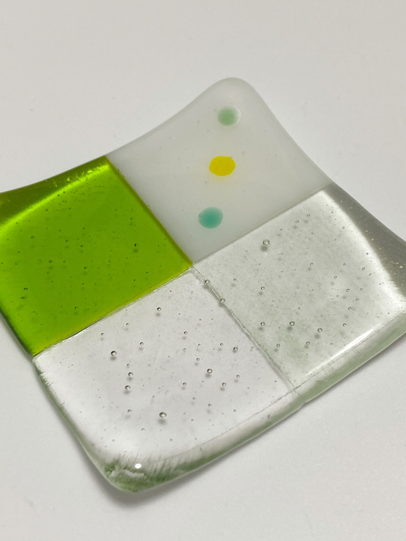 市松模様 ガラス箸置き豆皿　グリーン 1枚目の画像