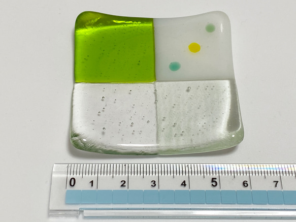 市松模様 ガラス箸置き豆皿　グリーン 3枚目の画像