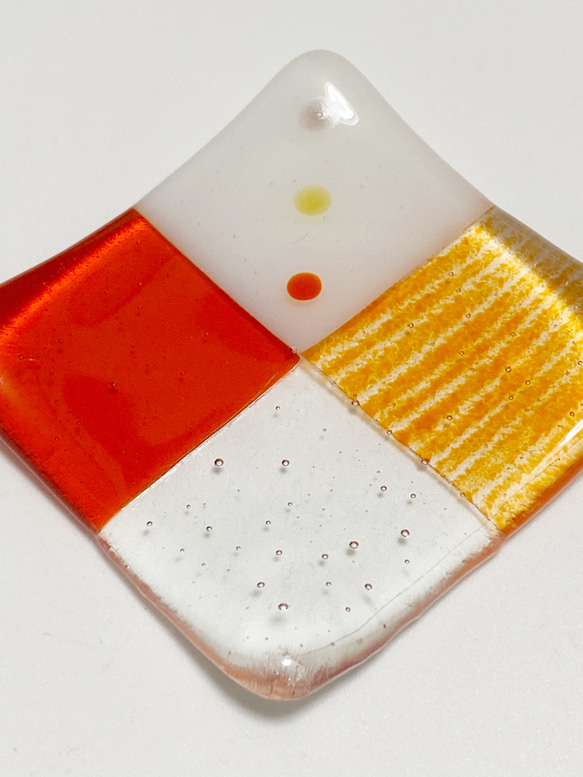 市松模様 ガラス箸置き豆皿　レッド 1枚目の画像