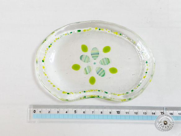 グリーンフラワー ガラス豆皿　 4枚目の画像