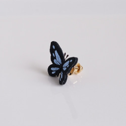 立体刺繍｜ちいさな蝶のピンブローチ 5枚目の画像