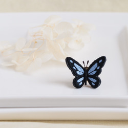 立体刺繍｜ちいさな蝶のピンブローチ 8枚目の画像