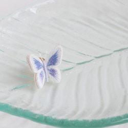 立体刺繍｜ちいさな蝶のピンブローチ〈紫陽花〉 3枚目の画像