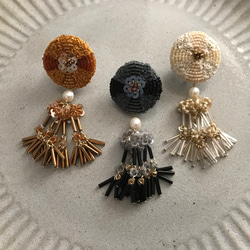 ビーズ刺繍耳飾り（イヤリング）白 3枚目の画像