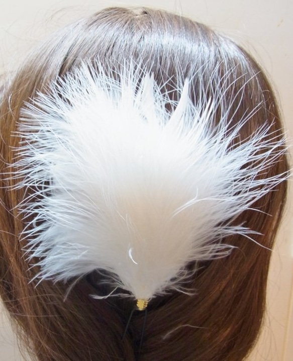 髪飾り Ｕピン 羽　 成人式  卒業式  結婚式  ウエディング 七五三　羽　マラボー 3枚目の画像