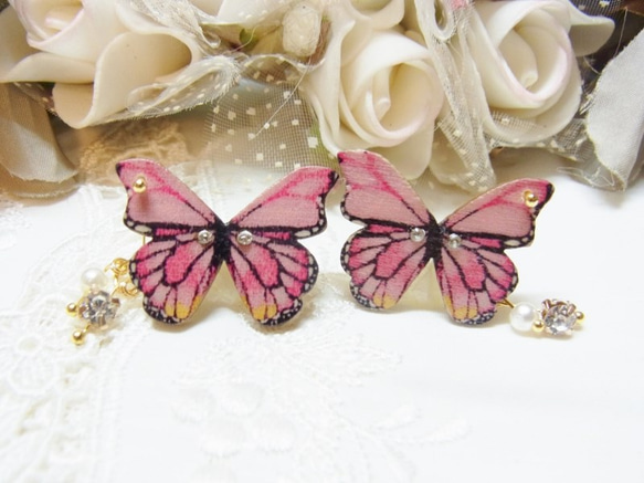 蝶々 ウッドパーツ　パール　ビジュー加工パーツ　ピンク 1枚目の画像