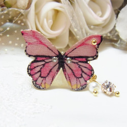 蝶々 ウッドパーツ　パール　ビジュー加工パーツ　ピンク 2枚目の画像