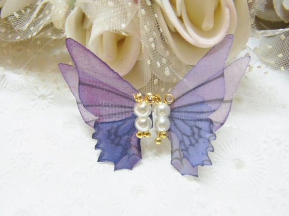 シフォン 蝶 パール加工パーツ　ブルーパープルA 1枚目の画像