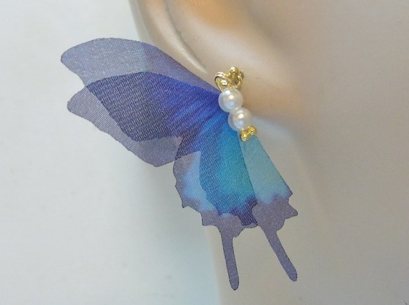 シフォン 蝶 パール加工パーツ　アゲハ蝶 グラデーションブルー 3枚目の画像