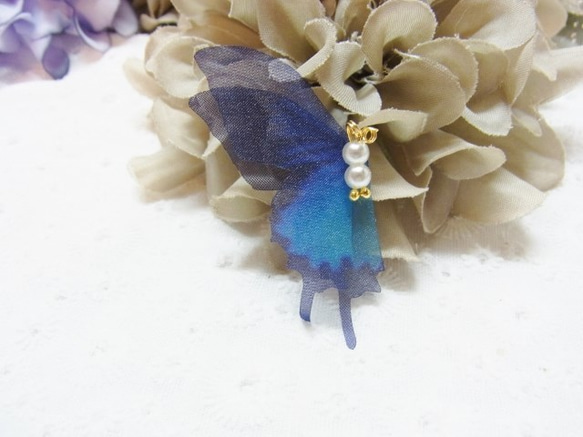 シフォン 蝶 パール加工パーツ　アゲハ蝶 グラデーションブルー 5枚目の画像