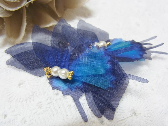 シフォン 蝶 パール加工パーツ　アゲハ蝶 グラデーションブルー 7枚目の画像