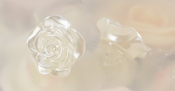シルキーホワイト　バラ　ボタン 2枚目の画像
