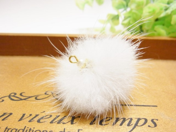 ミンクファー高品質　パール＆ロンデル加工パーツ ホワイト 2枚目の画像