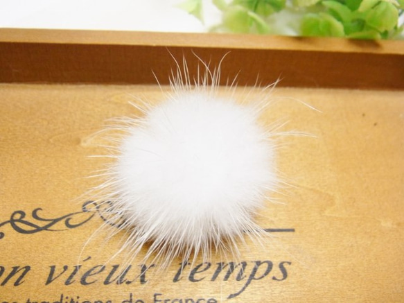 ミンクファー高品質　パール＆ロンデル加工パーツ ホワイト 3枚目の画像